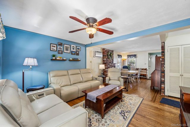63 Kilburn Road S, West Hempstead, NY 11552