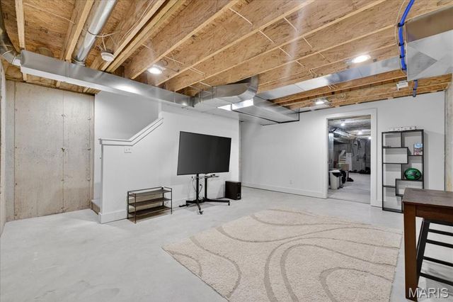 2721 January Avenue, St Louis, MO 63139