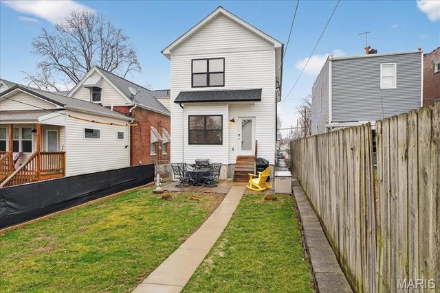 2721 January Avenue, St Louis, MO 63139