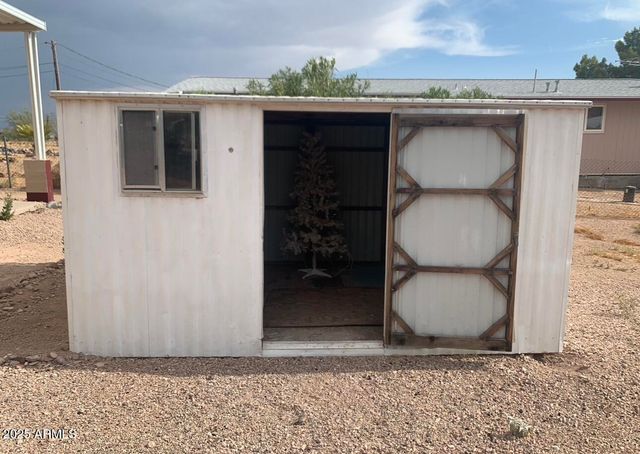 174 N HILTON Road, Apache Junction, AZ 85119