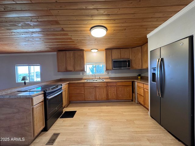 174 N HILTON Road, Apache Junction, AZ 85119