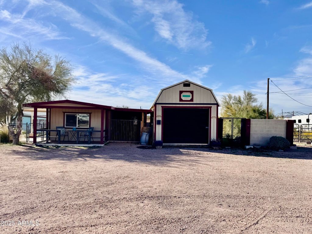 174 N HILTON Road, Apache Junction, AZ 85119