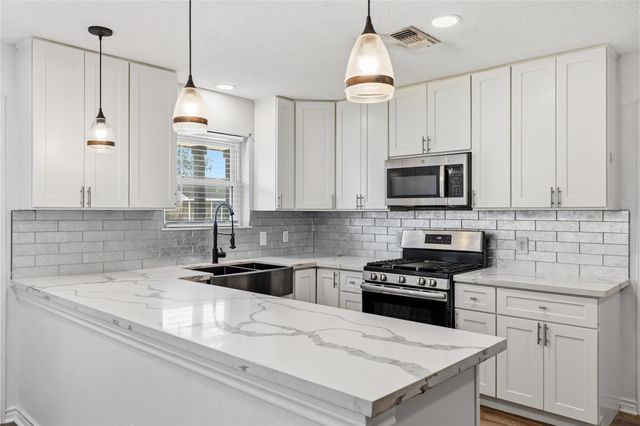 11715 Alamo Drive, La Porte, TX 77571