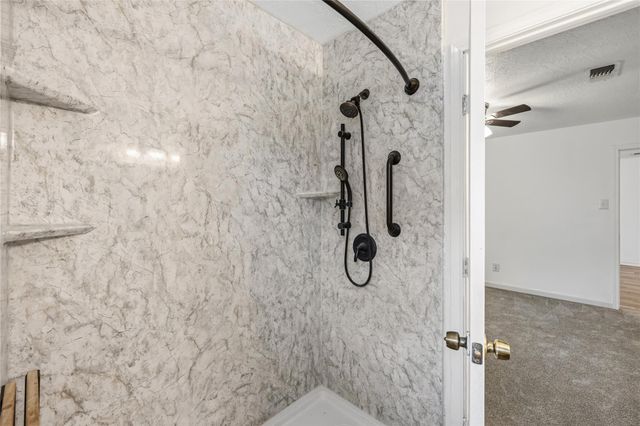 11715 Alamo Drive, La Porte, TX 77571