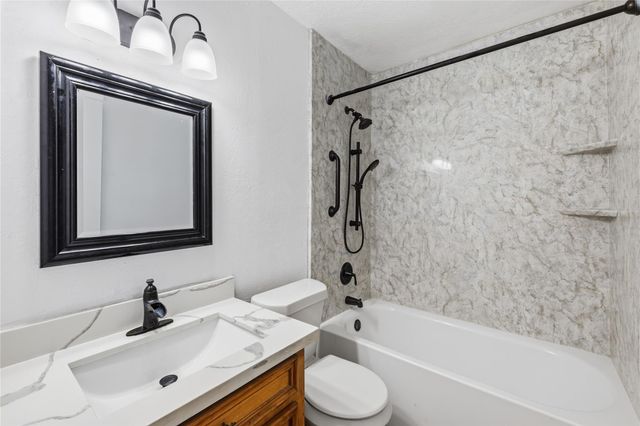 11715 Alamo Drive, La Porte, TX 77571