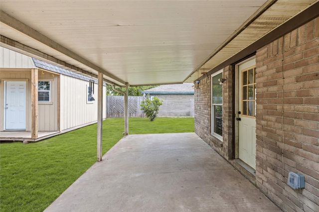 11715 Alamo Drive, La Porte, TX 77571