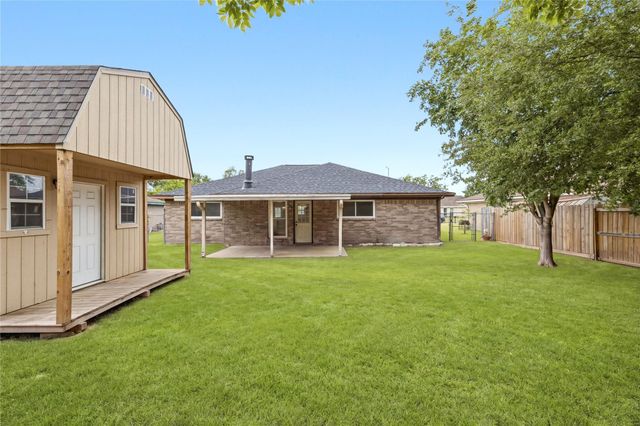 11715 Alamo Drive, La Porte, TX 77571