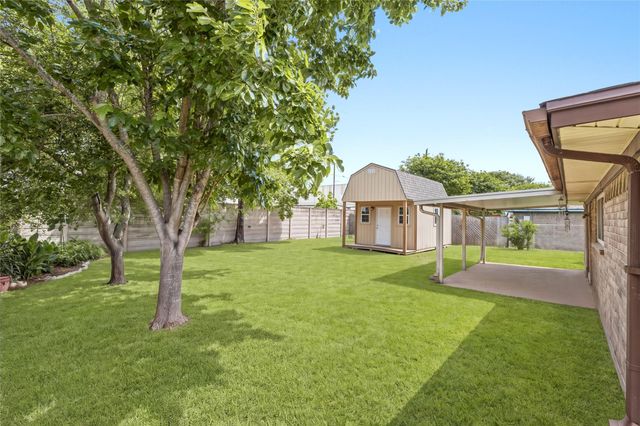 11715 Alamo Drive, La Porte, TX 77571