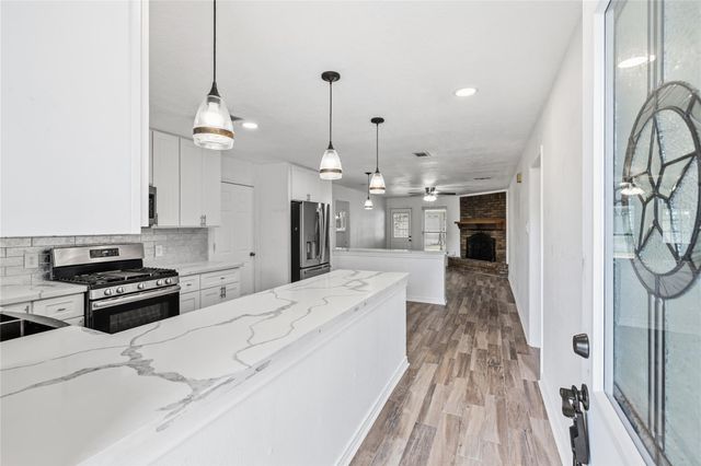 11715 Alamo Drive, La Porte, TX 77571