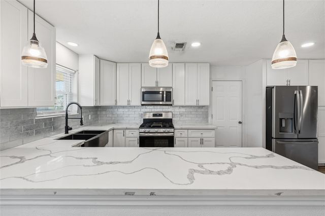 11715 Alamo Drive, La Porte, TX 77571