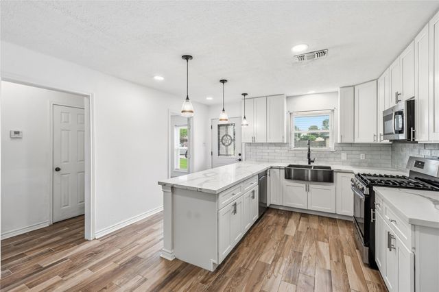 11715 Alamo Drive, La Porte, TX 77571