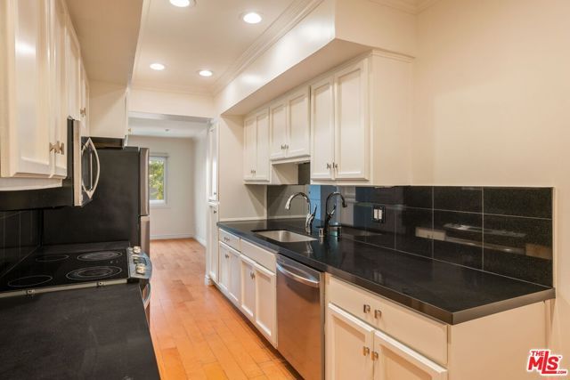 1203 N Sweetzer Avenue 305, West Hollywood, CA 90069