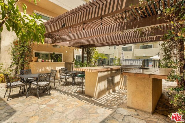 1203 N Sweetzer Avenue 305, West Hollywood, CA 90069