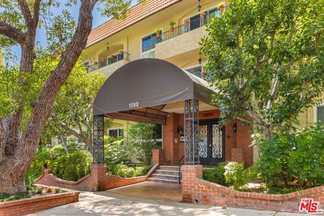 1203 N Sweetzer Avenue 305, West Hollywood, CA 90069