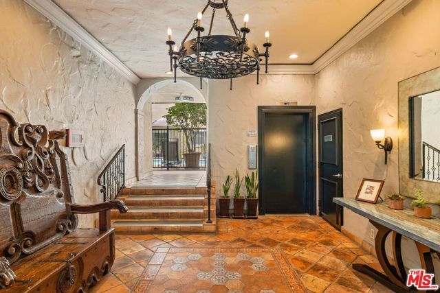 1203 N Sweetzer Avenue 305, West Hollywood, CA 90069