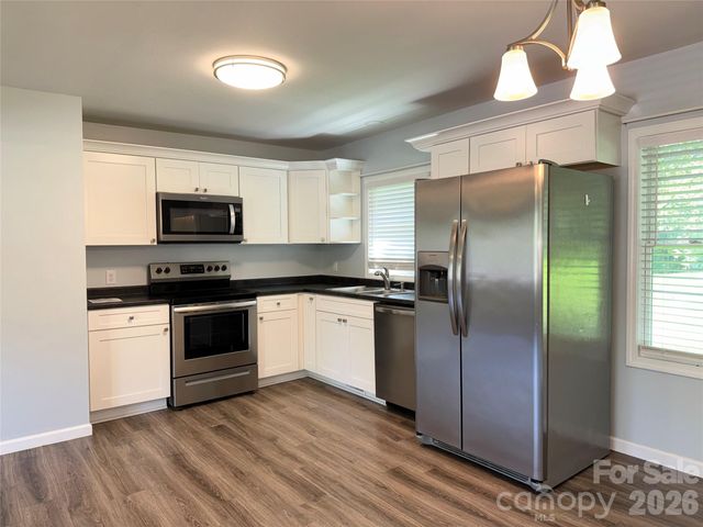 84 E Hunt Drive, Nebo, NC 28761