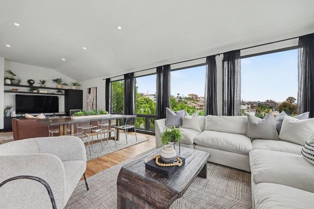 1891 Titus Street, San Diego, CA 92110