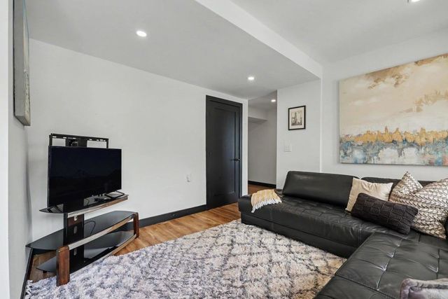1891 Titus Street, San Diego, CA 92110