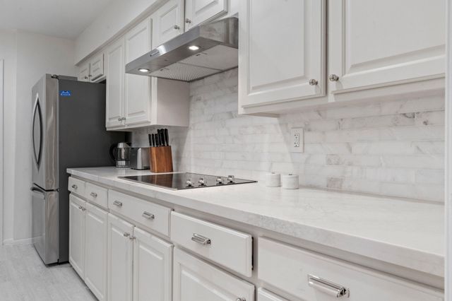 727 Bunker Hill Road 15, Houston, TX 77024