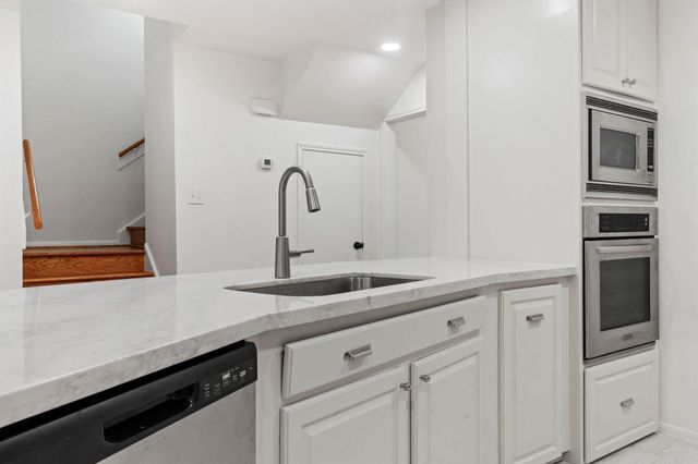 727 Bunker Hill Road 15, Houston, TX 77024