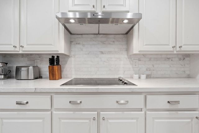 727 Bunker Hill Road 15, Houston, TX 77024