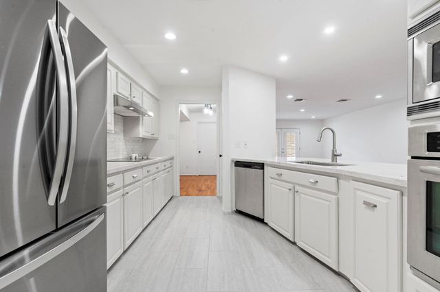 727 Bunker Hill Road 15, Houston, TX 77024