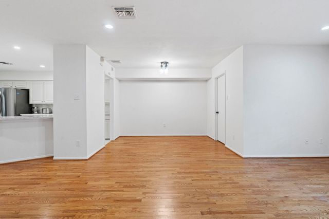 727 Bunker Hill Road 15, Houston, TX 77024