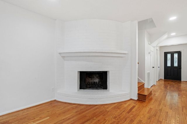 727 Bunker Hill Road 15, Houston, TX 77024