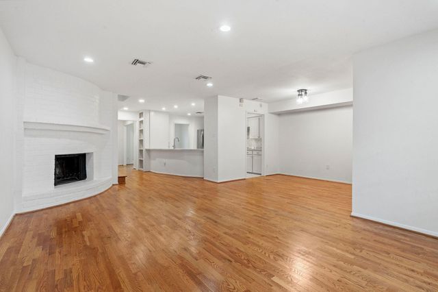 727 Bunker Hill Road 15, Houston, TX 77024