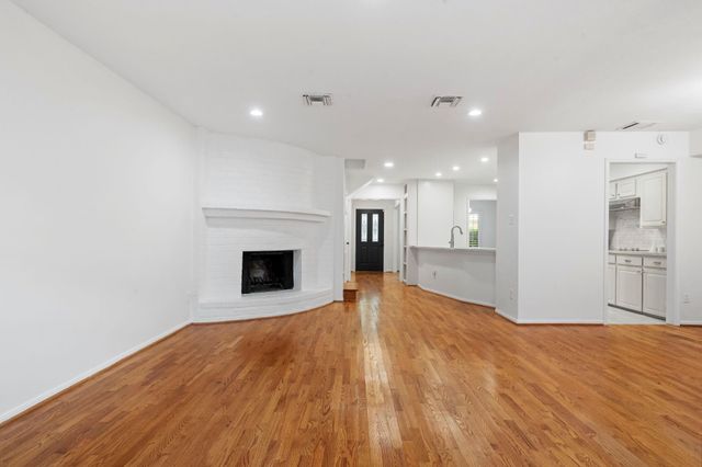 727 Bunker Hill Road 15, Houston, TX 77024