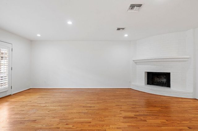 727 Bunker Hill Road 15, Houston, TX 77024