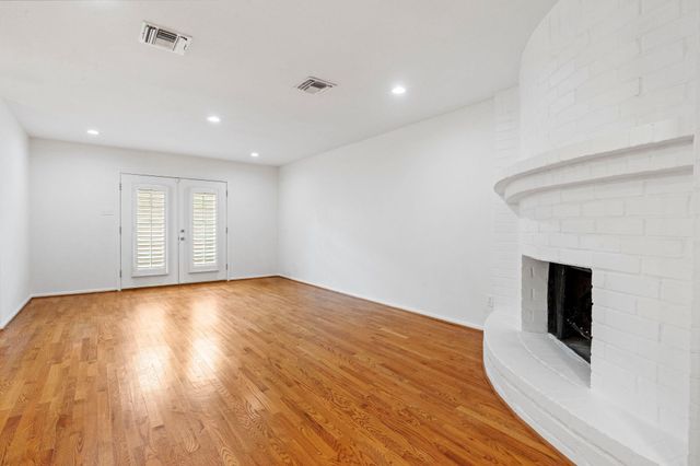 727 Bunker Hill Road 15, Houston, TX 77024