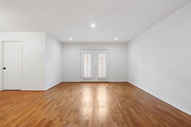 727 Bunker Hill Road 15, Houston, TX 77024