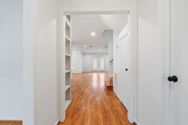 727 Bunker Hill Road 15, Houston, TX 77024
