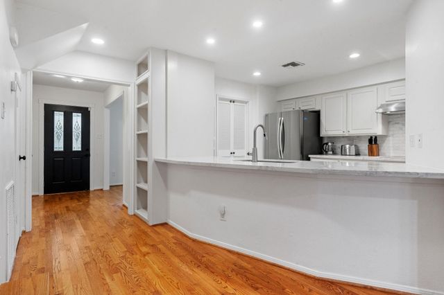 727 Bunker Hill Road 15, Houston, TX 77024