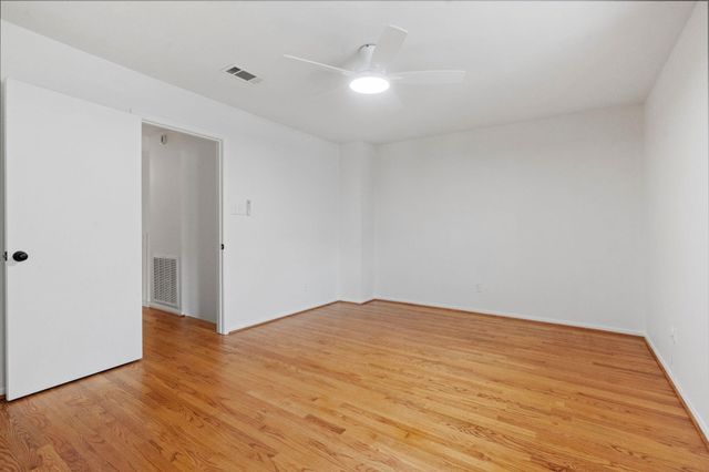 727 Bunker Hill Road 15, Houston, TX 77024