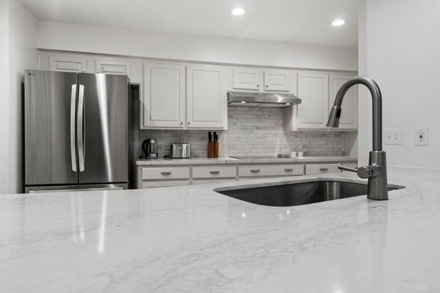 727 Bunker Hill Road 15, Houston, TX 77024