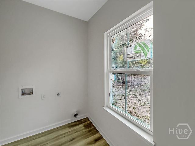 23 FLUKE Avenue, Savannah, GA 31405