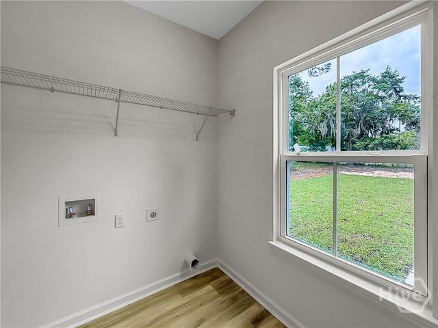 23 FLUKE Avenue, Savannah, GA 31405