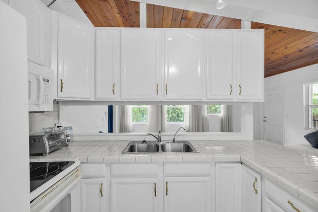 115 Fontaine Drive, Plantation Key, FL 33070