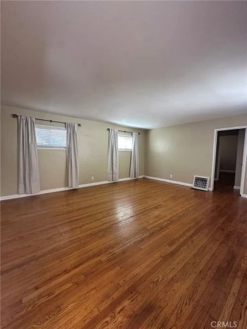 125 Nieto Avenue, Long Beach, CA 90803