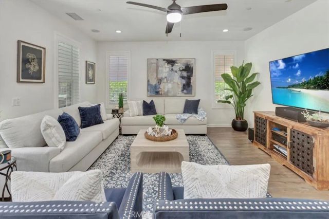 142 Yellow Daisy, Irvine, CA 92618