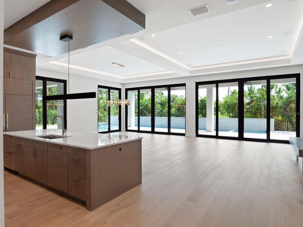 Image 11 of property listing at 11043 CROMWELL ROAD, Orlando, FL 32827