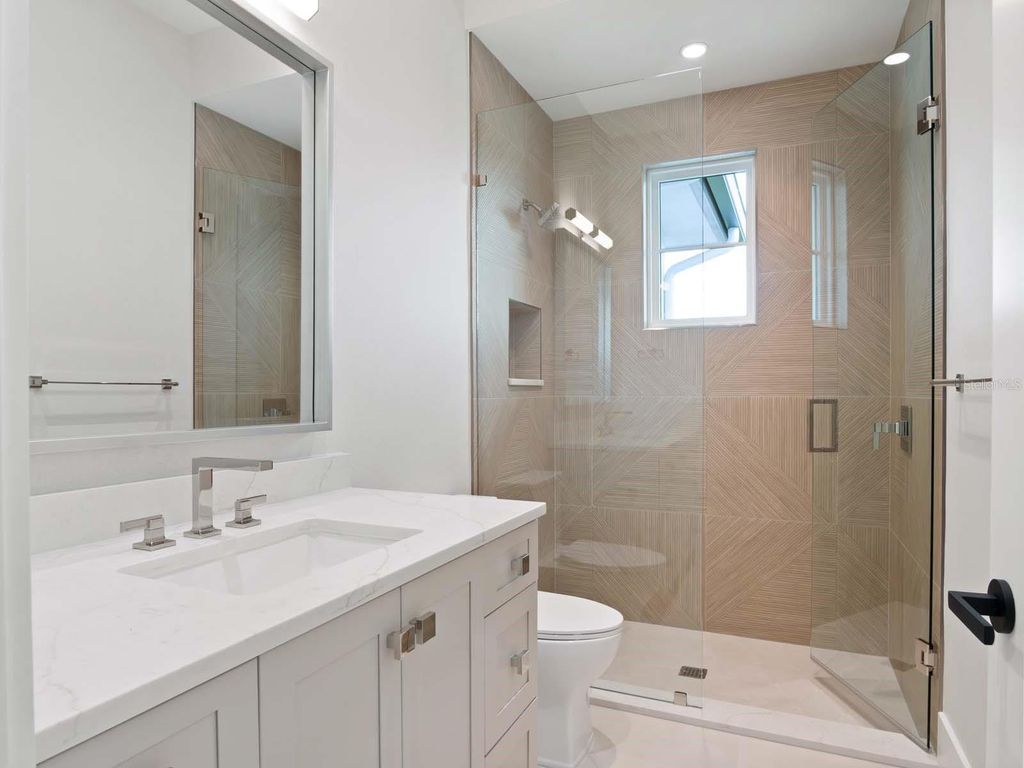 Image 38 of property listing at 11043 CROMWELL ROAD, Orlando, FL 32827