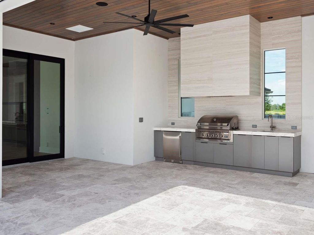 Image 48 of property listing at 11043 CROMWELL ROAD, Orlando, FL 32827