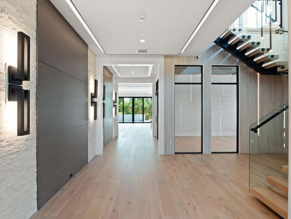 Image 6 of property listing at 11043 CROMWELL ROAD, Orlando, FL 32827