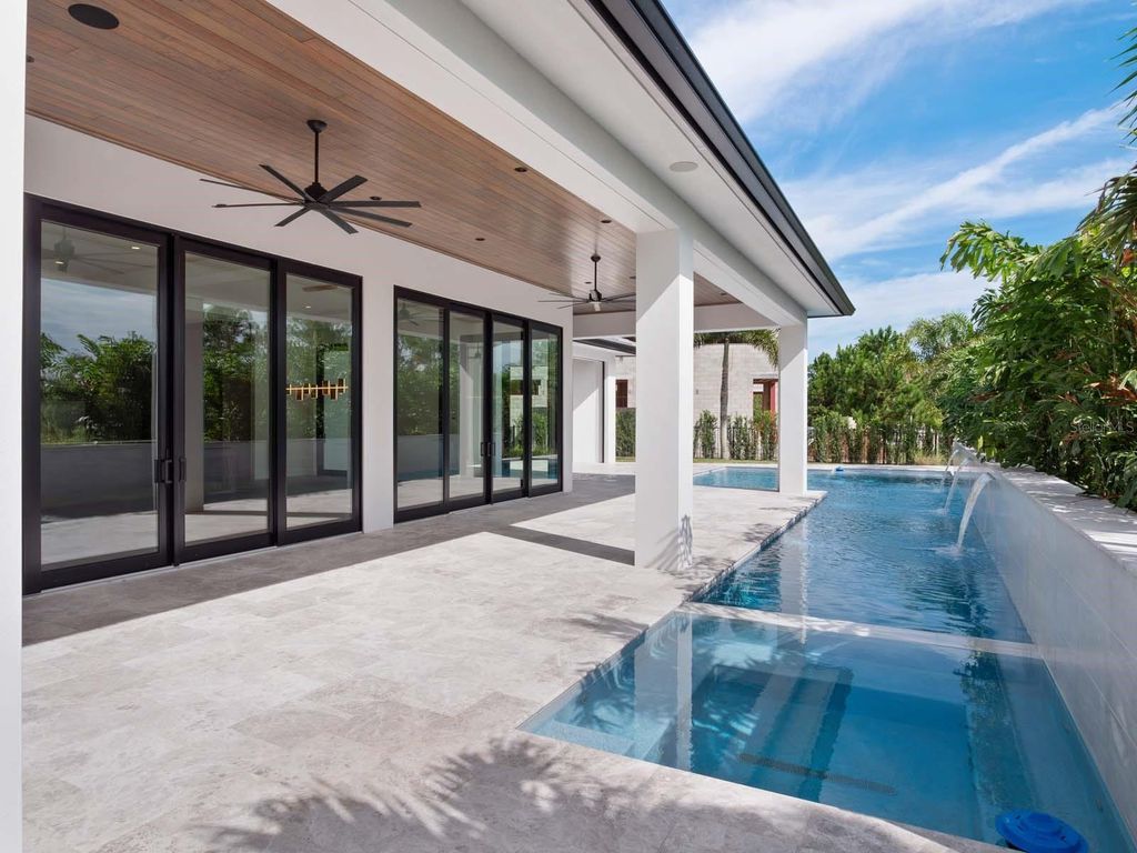 Image 54 of property listing at 11043 CROMWELL ROAD, Orlando, FL 32827