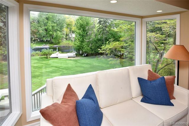 2026 W Bend Court, Bloomfield Hills, MI 48302