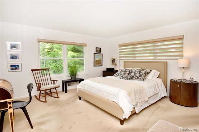 2026 W Bend Court, Bloomfield Hills, MI 48302
