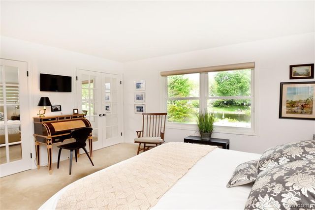 2026 W Bend Court, Bloomfield Hills, MI 48302